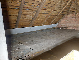 Zateplení stropu rodinného domu a zhotovení revizní lávky